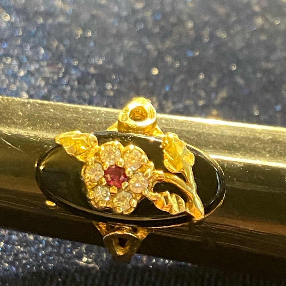 Black stone ring with gold flower. Size 6